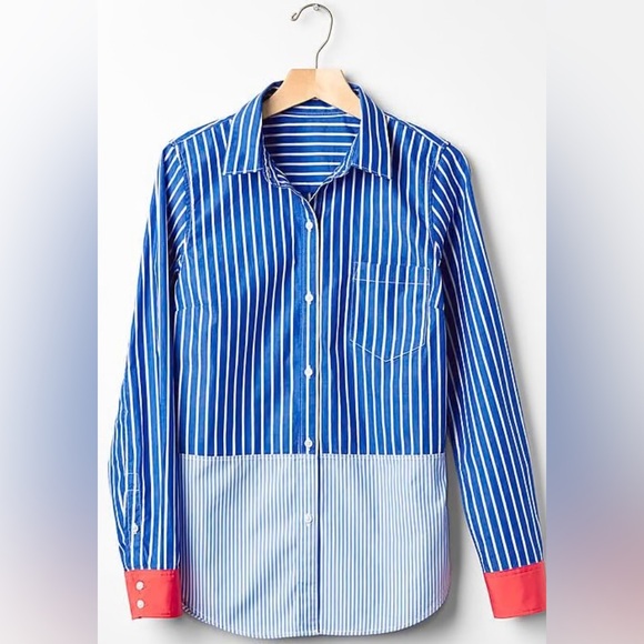 GAP Tops - GAP Colourblock Stripe 💯 Cotton Fitted Button Down Shirt